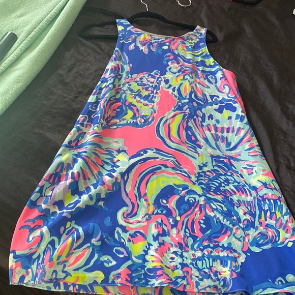Lilly Pulitzer Beach dress. The material is very thin and perfect for the summer - Picture 1 of 1